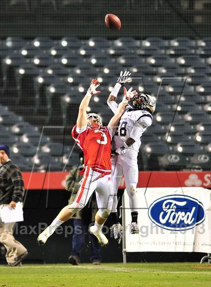 Thumbnail 2 in St. John Bosco vs. Mater Dei (CIF SS Pac-5 Division Final) photogallery.