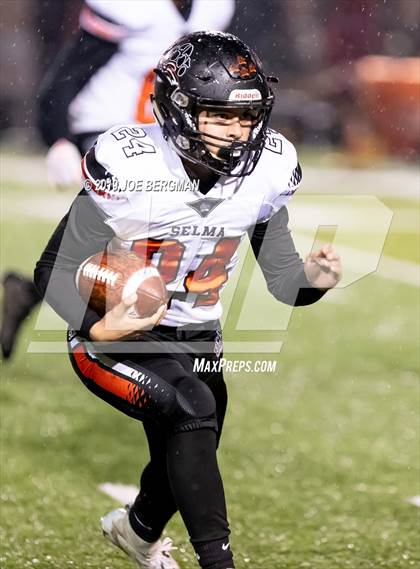 Thumbnail 3 in Selma vs. Highland (CIF D4-AA Southern Regional Final) photogallery.