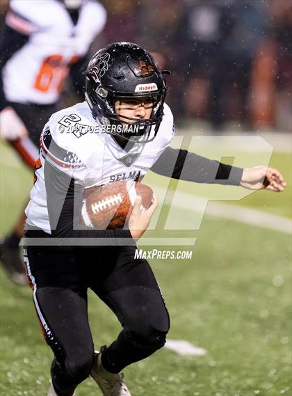 Thumbnail 1 in Selma vs. Highland (CIF D4-AA Southern Regional Final) photogallery.