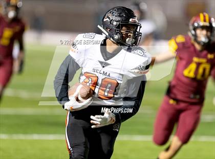 Thumbnail 2 in Selma vs. Highland (CIF D4-AA Southern Regional Final) photogallery.