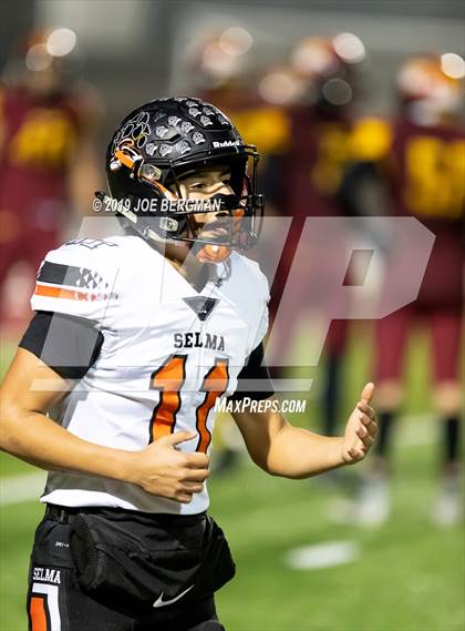 Thumbnail 2 in Selma vs. Highland (CIF D4-AA Southern Regional Final) photogallery.