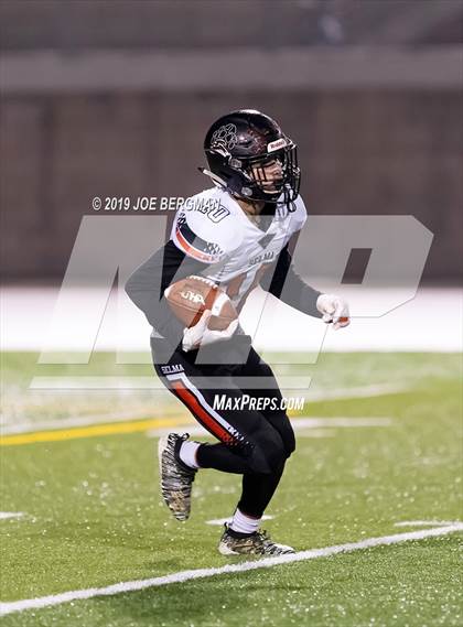 Thumbnail 3 in Selma vs. Highland (CIF D4-AA Southern Regional Final) photogallery.