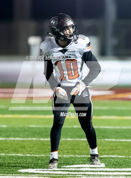 Thumbnail 2 in Selma vs. Highland (CIF D4-AA Southern Regional Final) photogallery.
