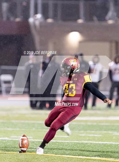 Thumbnail 1 in Selma vs. Highland (CIF D4-AA Southern Regional Final) photogallery.