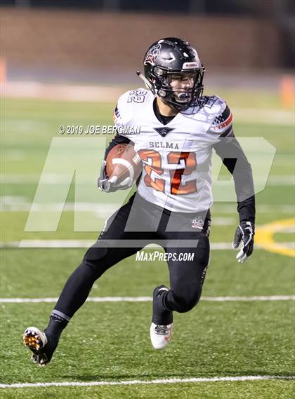 Thumbnail 2 in Selma vs. Highland (CIF D4-AA Southern Regional Final) photogallery.