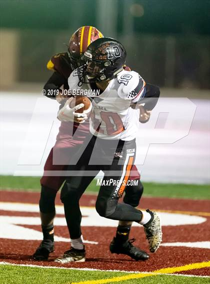 Thumbnail 2 in Selma vs. Highland (CIF D4-AA Southern Regional Final) photogallery.