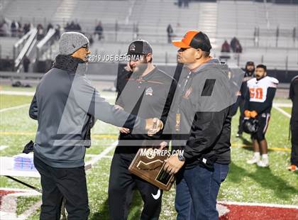 Thumbnail 2 in Selma vs. Highland (CIF D4-AA Southern Regional Final) photogallery.