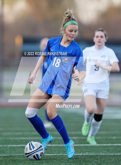 Thumbnail 2 in Midlothian vs. Royse City (UIL 5A R2 Bi-District Playoff) photogallery.