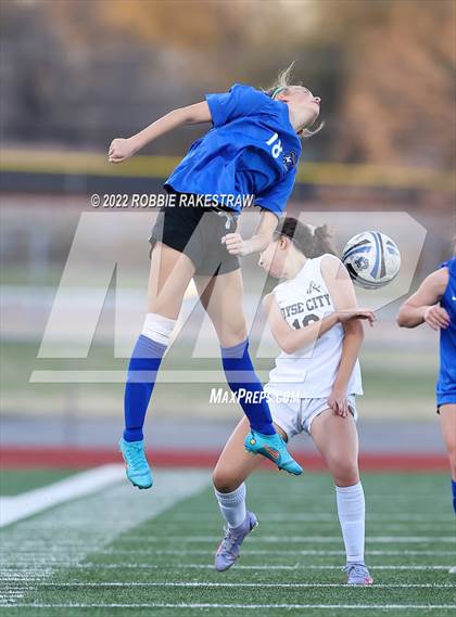 Thumbnail 3 in Midlothian vs. Royse City (UIL 5A R2 Bi-District Playoff) photogallery.