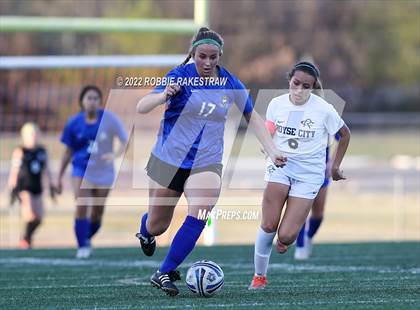 Thumbnail 2 in Midlothian vs. Royse City (UIL 5A R2 Bi-District Playoff) photogallery.