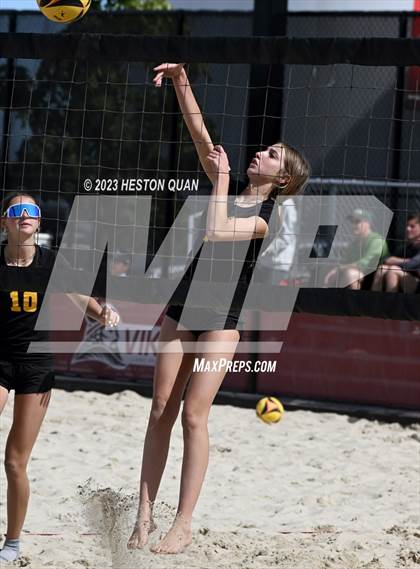 Thumbnail 1 in Mira Costa vs. Redondo Union (CIF-SS D1 Final) photogallery.