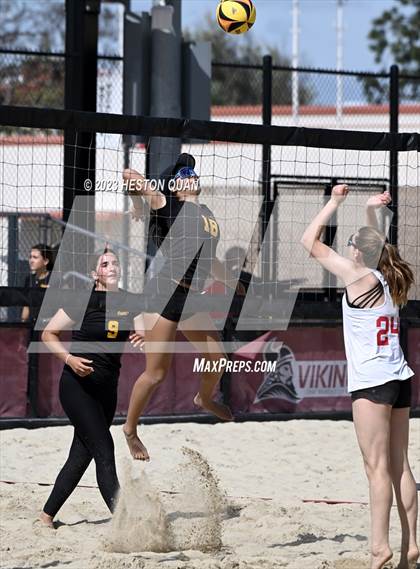 Thumbnail 1 in Mira Costa vs. Redondo Union (CIF-SS D1 Final) photogallery.
