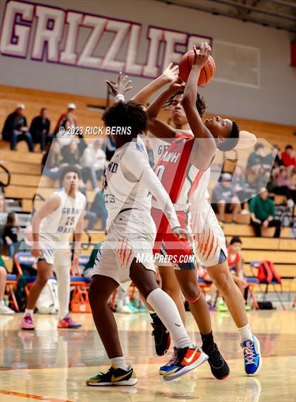 Thumbnail 3 in Grand Oaks vs The Woodlands photogallery.