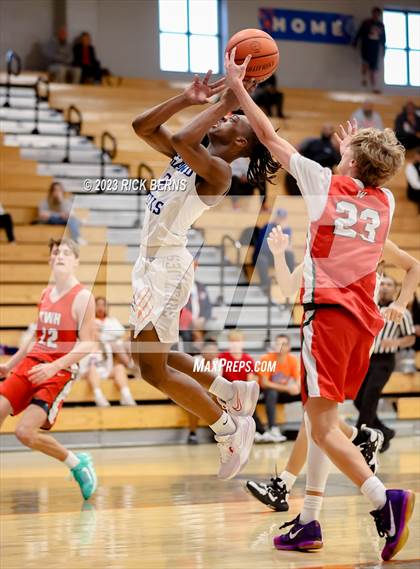 Thumbnail 2 in Grand Oaks vs The Woodlands photogallery.