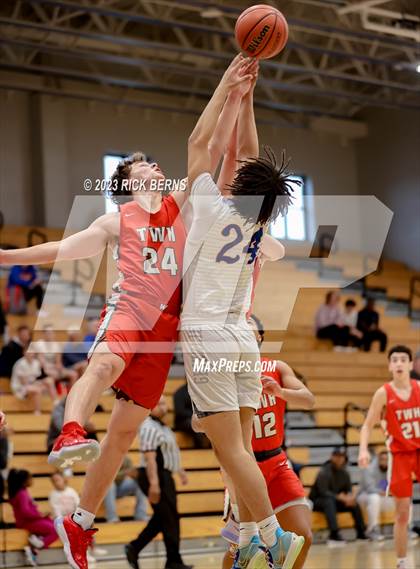 Thumbnail 1 in Grand Oaks vs The Woodlands photogallery.