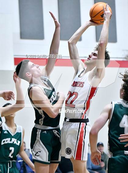 Thumbnail 3 in Colfax vs. McKinleyville (Sac Adventist Holiday Invitational) photogallery.