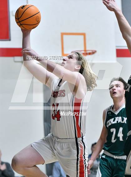 Thumbnail 2 in Colfax vs. McKinleyville (Sac Adventist Holiday Invitational) photogallery.