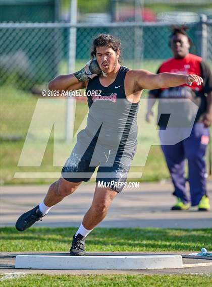 Thumbnail 3 in UIL 6A Track & Field Area 21&22 (Shot Put) photogallery.