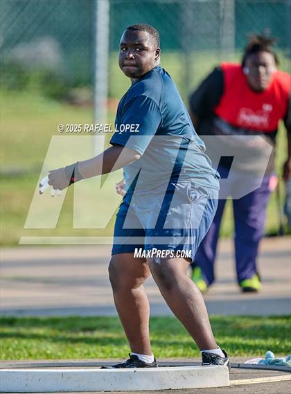 Thumbnail 3 in UIL 6A Track & Field Area 21&22 (Shot Put) photogallery.