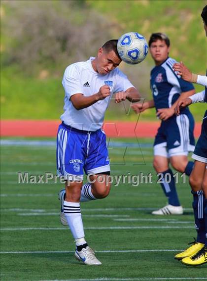 Thumbnail 2 in Central vs. Montgomery (San Diego City Tournament) photogallery.