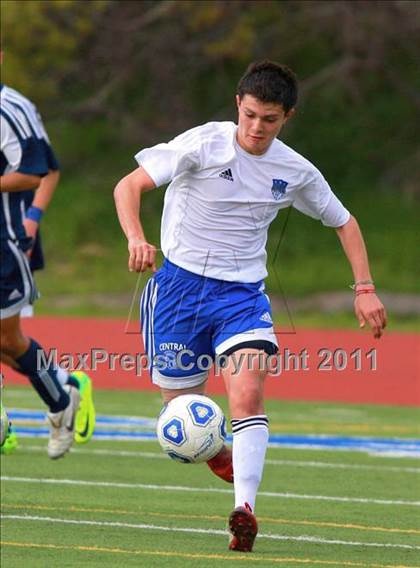 Thumbnail 2 in Central vs. Montgomery (San Diego City Tournament) photogallery.
