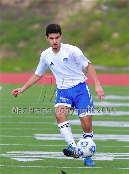 Thumbnail 1 in Central vs. Montgomery (San Diego City Tournament) photogallery.