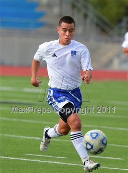 Thumbnail 2 in Central vs. Montgomery (San Diego City Tournament) photogallery.