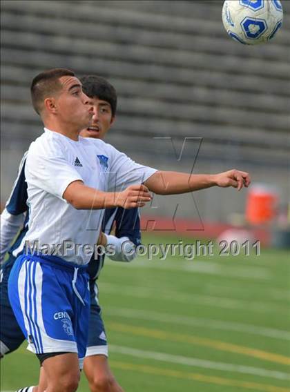 Thumbnail 2 in Central vs. Montgomery (San Diego City Tournament) photogallery.