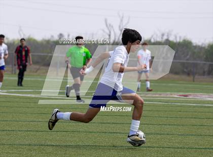 Thumbnail 1 in Progreso vs. La Vernia (UIL Region IV 4A D1 Soccer Semifinals) photogallery.