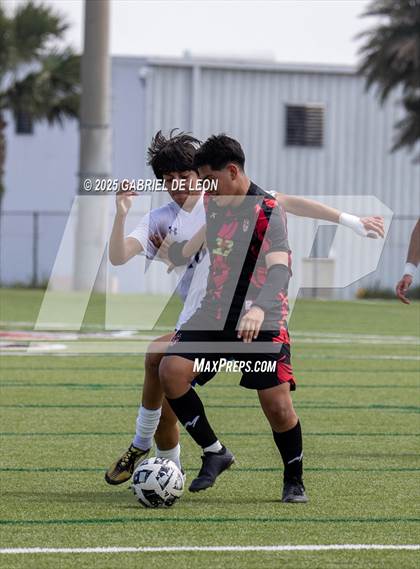 Thumbnail 2 in Progreso vs. La Vernia (UIL Region IV 4A D1 Soccer Semifinals) photogallery.