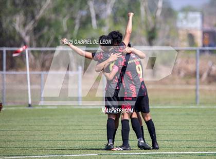 Thumbnail 2 in Progreso vs. La Vernia (UIL Region IV 4A D1 Soccer Semifinals) photogallery.