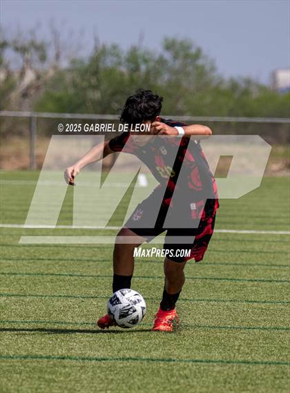 Thumbnail 1 in Progreso vs. La Vernia (UIL Region IV 4A D1 Soccer Semifinals) photogallery.