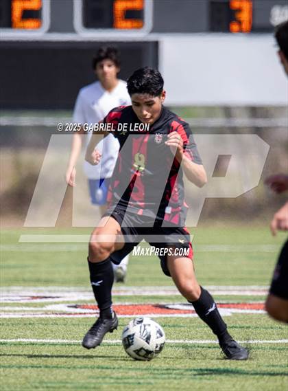 Thumbnail 2 in Progreso vs. La Vernia (UIL Region IV 4A D1 Soccer Semifinals) photogallery.