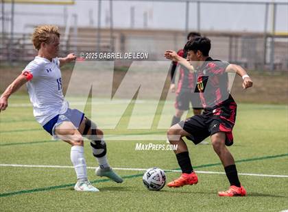 Thumbnail 2 in Progreso vs. La Vernia (UIL Region IV 4A D1 Soccer Semifinals) photogallery.