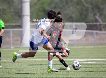 Thumbnail 2 in Progreso vs. La Vernia (UIL Region IV 4A D1 Soccer Semifinals) photogallery.
