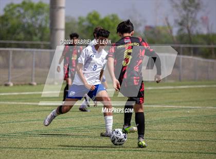 Thumbnail 2 in Progreso vs. La Vernia (UIL Region IV 4A D1 Soccer Semifinals) photogallery.