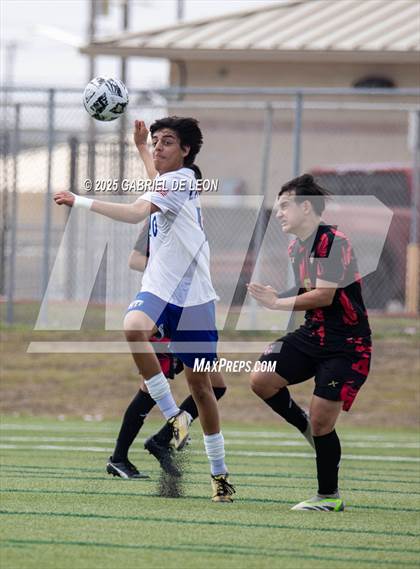 Thumbnail 3 in Progreso vs. La Vernia (UIL Region IV 4A D1 Soccer Semifinals) photogallery.