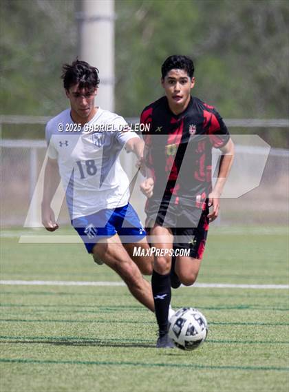 Thumbnail 2 in Progreso vs. La Vernia (UIL Region IV 4A D1 Soccer Semifinals) photogallery.