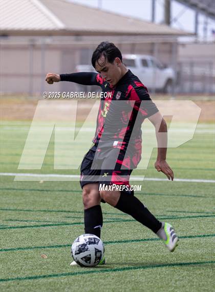 Thumbnail 2 in Progreso vs. La Vernia (UIL Region IV 4A D1 Soccer Semifinals) photogallery.