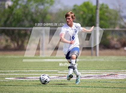 Thumbnail 2 in Progreso vs. La Vernia (UIL Region IV 4A D1 Soccer Semifinals) photogallery.