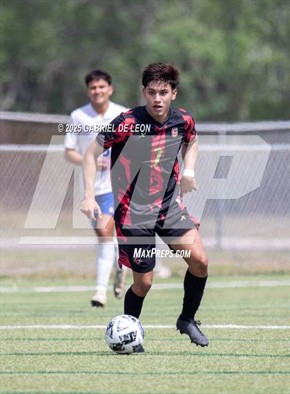 Thumbnail 2 in Progreso vs. La Vernia (UIL Region IV 4A D1 Soccer Semifinals) photogallery.
