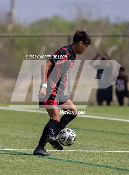 Thumbnail 1 in Progreso vs. La Vernia (UIL Region IV 4A D1 Soccer Semifinals) photogallery.