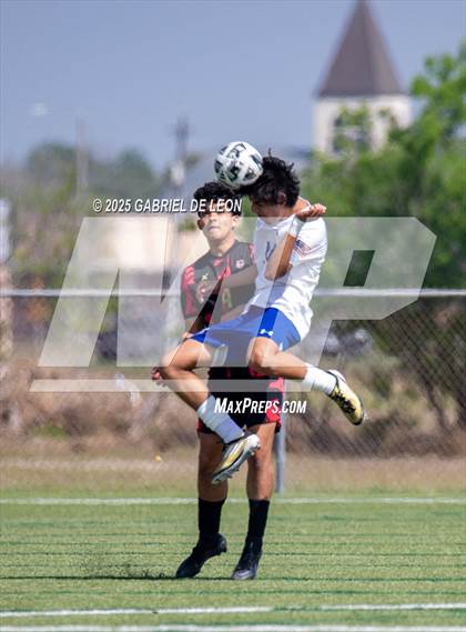 Thumbnail 1 in Progreso vs. La Vernia (UIL Region IV 4A D1 Soccer Semifinals) photogallery.