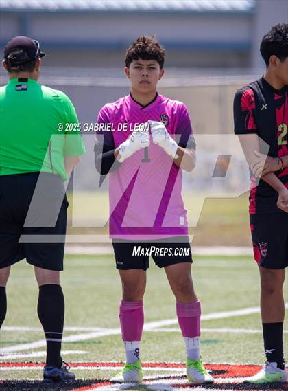 Thumbnail 1 in Progreso vs. La Vernia (UIL Region IV 4A D1 Soccer Semifinals) photogallery.