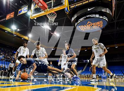 Thumbnail 1 in Servite vs. Loyola photogallery.