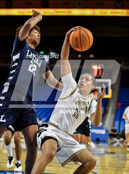 Thumbnail 1 in Servite vs. Loyola photogallery.