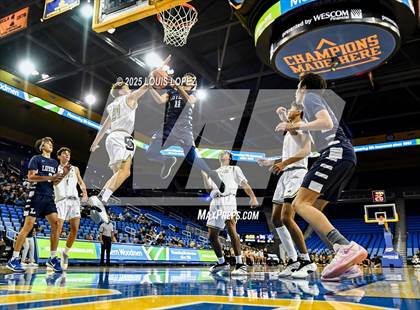 Thumbnail 1 in Servite vs. Loyola photogallery.