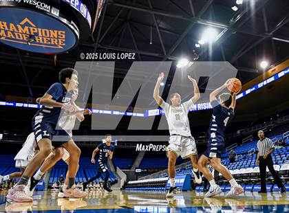 Thumbnail 3 in Servite vs. Loyola photogallery.