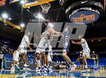 Thumbnail 1 in Servite vs. Loyola photogallery.