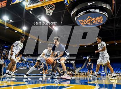 Thumbnail 3 in Servite vs. Loyola photogallery.